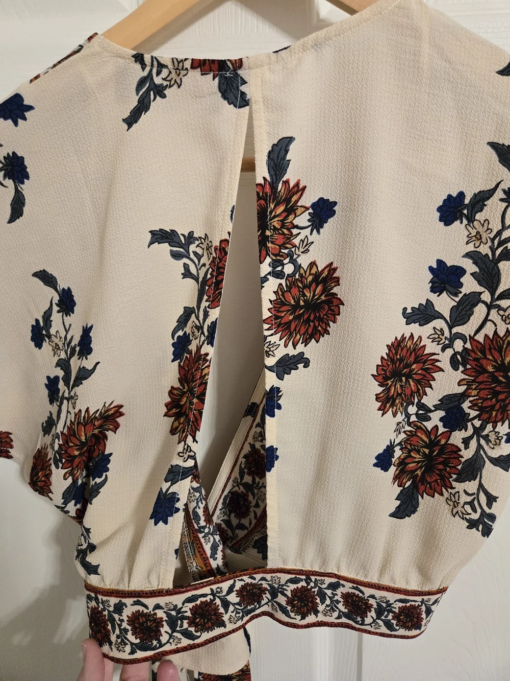 Akira Chicago Red Label Floral Wrap Crop Top in Cream Size Small - Picture 6 of 8